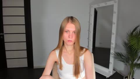 Snapshot of phoebepaw chatting on January 25, 12:08 pm Phoebe online show from January 25, 12:08 pm