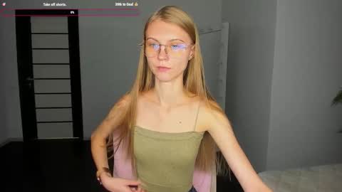 Snapshot of phoebepaw chatting on September 10, 9:53 am Phoebe online show from September 10, 9:53 am