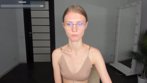 Snapshot of phoebepaw chatting on January 28, 12:43 pm Phoebe online show from January 28, 12:43 pm