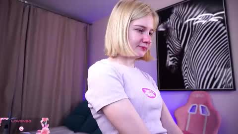 Snapshot of phyllisearney chatting on October 28, 5:57 am Hann G. Jones online show from October 28, 5:57 am