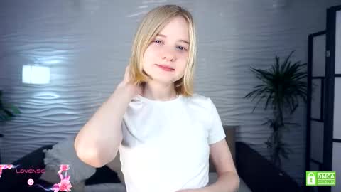 Snapshot of phyllisearney chatting on November 1, 5:22 am Hann G. Jones online show from November 1, 5:22 am