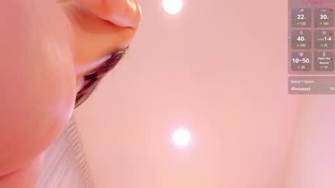 Snapshot of pia_johnson_ chatting on November 1, 11:47 am online show from November 1, 11:47 am