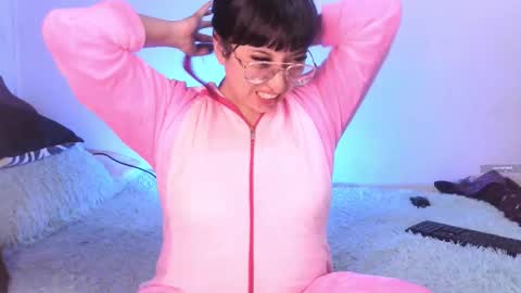  PIA FISHER  online show from December 5, 2:22 am