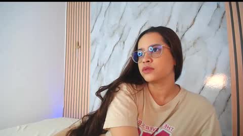 piagelvez_ online show from December 1, 9:17 pm