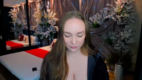 Emelie online show from December 18, 10:08 am