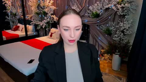 Emelie online show from December 28, 10:36 am