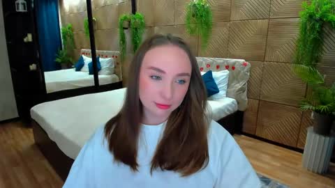 Emelie online show from April 25, 10:18 am