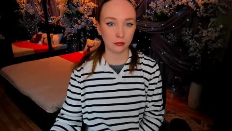 Emelie online show from December 11, 10:03 am