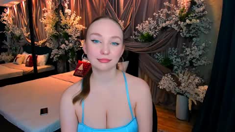 Emelie online show from December 3, 11:21 am