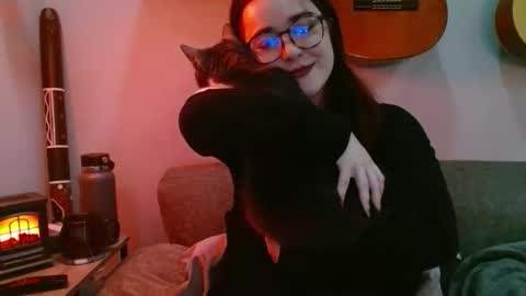 PilloGoddess online show from October 25, 8:00 am