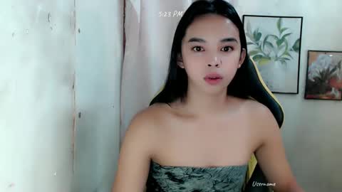 Snapshot of pinay_heart chatting on January 15, 1:23 am heart online show from January 15, 1:23 am