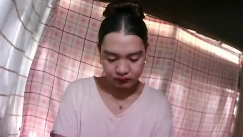 Snapshot of pinay_janella10 chatting on November 1, 4:27 am pinay_janella10 online show from November 1, 4:27 am