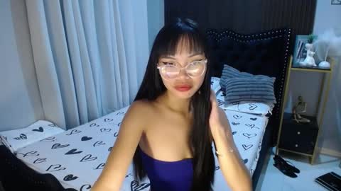 Snapshot of pinay_slutx chatting on February 16, 1:27 pm dee online show from February 16, 1:27 pm