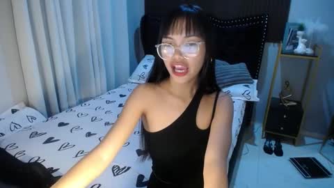 Snapshot of pinay_slutx chatting on February 18, 8:37 pm dee online show from February 18, 8:37 pm