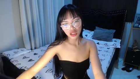 Snapshot of pinay_slutx chatting on February 19, 10:56 am dee online show from February 19, 10:56 am