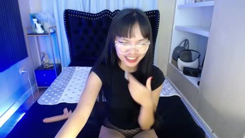 Snapshot of pinay_slutx chatting on December 26, 5:51 pm dee online show from December 26, 5:51 pm