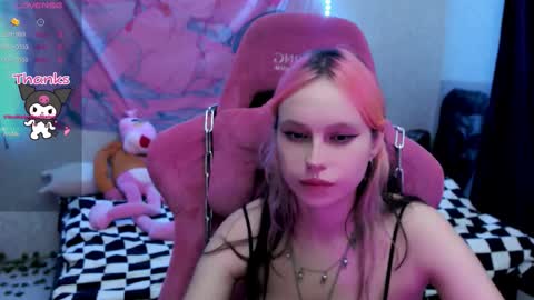 Snapshot of pineapple_dope chatting on September 11, 12:33 am Nancy online show from September 11, 12:33 am