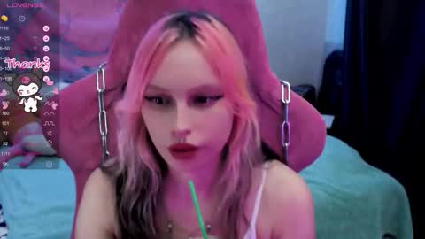 Snapshot of pineapple_dope chatting on September 12, 9:00 pm Nancy online show from September 12, 9:00 pm