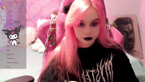 Snapshot of pineapple_dope chatting on March 7, 12:58 am Nancy online show from March 7, 12:58 am