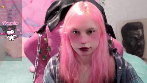 Snapshot of pineapple_dope chatting on February 11, 10:18 pm Nancy online show from February 11, 10:18 pm