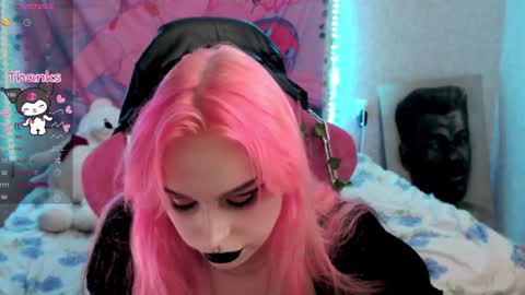 Snapshot of pineapple_dope chatting on February 6, 10:53 pm Nancy online show from February 6, 10:53 pm