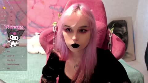Snapshot of pineapple_dope chatting on December 2, 3:01 pm Nancy online show from December 2, 3:01 pm