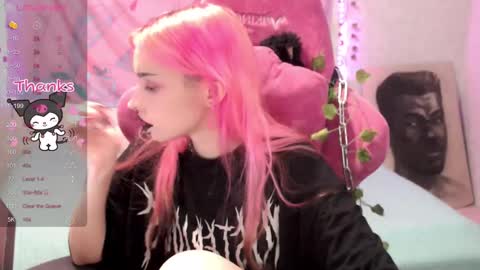 Snapshot of pineapple_dope chatting on March 2, 11:17 pm Nancy online show from March 2, 11:17 pm
