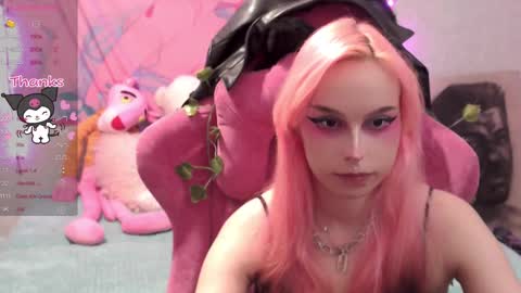 Snapshot of pineapple_dope chatting on February 19, 9:14 pm Nancy online show from February 19, 9:14 pm