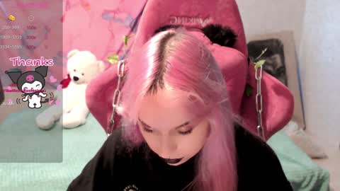 Snapshot of pineapple_dope chatting on December 4, 9:02 pm Nancy online show from December 4, 9:02 pm