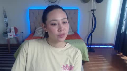 pink_blossom_ online show from September 11, 2:39 pm