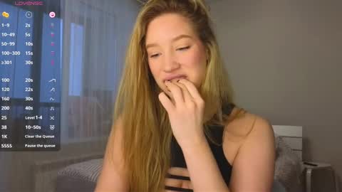 Snapshot of pink_rosee_ chatting on December 12, 2:59 am online show from December 12, 2:59 am