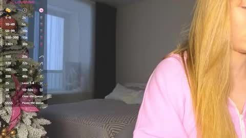 Snapshot of pink_rosee_ chatting on December 28, 3:47 am online show from December 28, 3:47 am