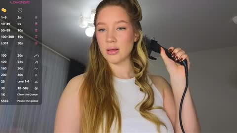 Snapshot of pink_rosee_ chatting on December 13, 2:32 am online show from December 13, 2:32 am