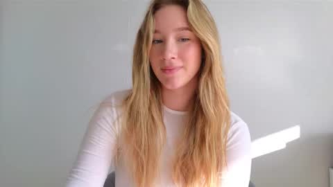 Snapshot of pink_rosee_ chatting on September 20, 2:54 am online show from September 20, 2:54 am