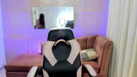 isabella online show from April 23, 8:11 pm