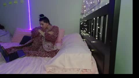 pink_tv online show from October 2, 2:05 am