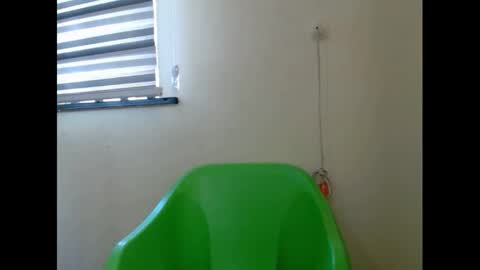 Snapshot of pinknjuicyx chatting on December 6, 7:10 am pinknjuicyx online show from December 6, 7:10 am