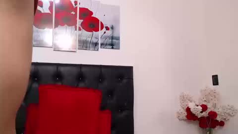 Snapshot of pinky_f00x chatting on September 24, 12:53 am pinky_f00x online show from September 24, 12:53 am