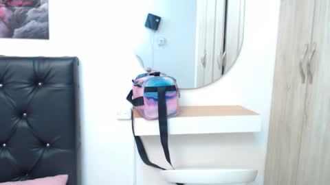 pinky_f00x online show from March 18, 7:19 pm