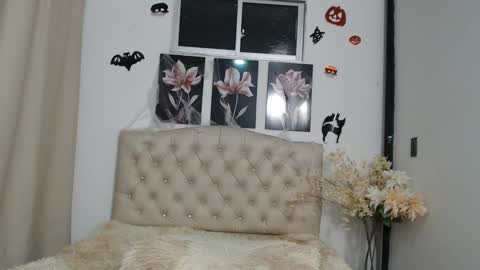 Snapshot of pinky_f00x chatting on October 18, 12:57 am pinky_f00x online show from October 18, 12:57 am