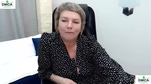 Snapshot of pion_s chatting on October 17, 8:28 am Bella online show from October 17, 8:28 am