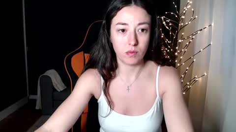 piscesgirl06 online show from January 2, 5:35 am