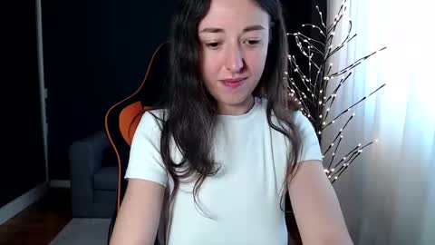 piscesgirl06 online show from December 18, 6:10 am
