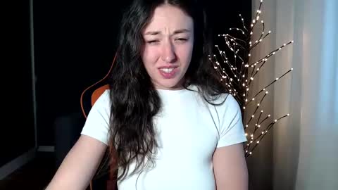 piscesgirl06 online show from December 4, 6:33 am
