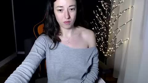 piscesgirl06 online show from December 7, 6:10 am
