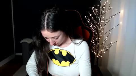 piscesgirl06 online show from December 19, 5:40 am