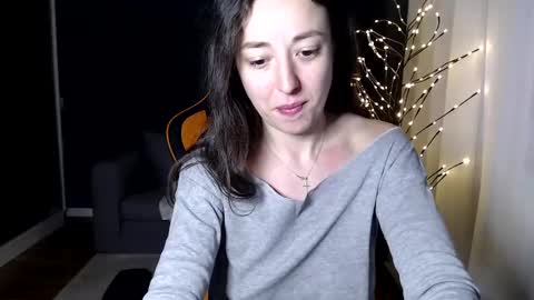 piscesgirl06 online show from January 3, 5:39 am