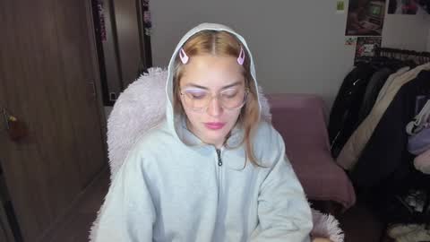 pixie online show from December 24, 8:33 am