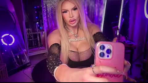 Snapshot of plasticfuckdoll chatting on February 2, 2:06 am Dumb bimbo fuck doll online show from February 2, 2:06 am