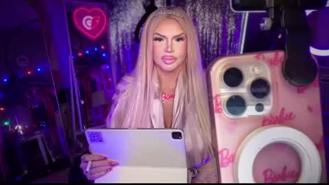 Snapshot of plasticfuckdoll chatting on February 22, 11:54 pm Dumb bimbo fuck doll online show from February 22, 11:54 pm